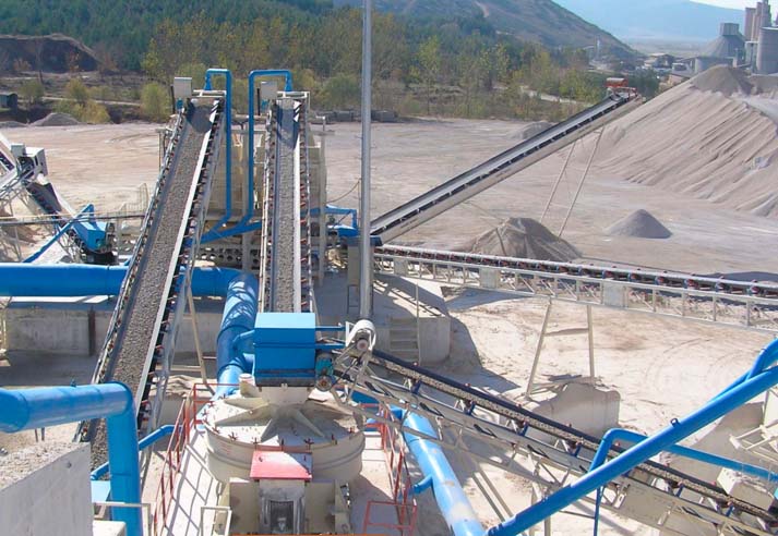 龍口沙場(chǎng)輸送機(jī).jpg 龍口沙場(chǎng)輸送機(jī).jpg