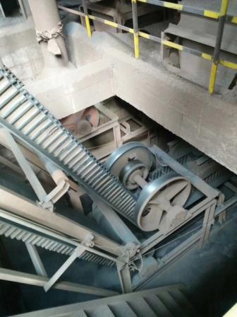 大傾角輸送帶輸送機